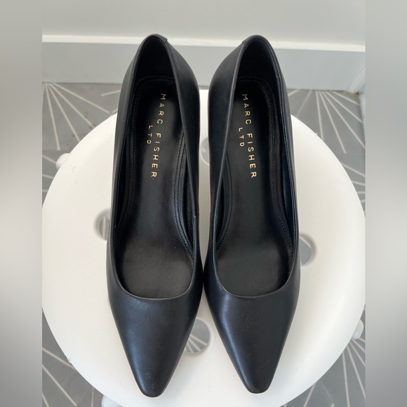 Marc Fisher Shoes - Marc Fisher black kitten heel pumps